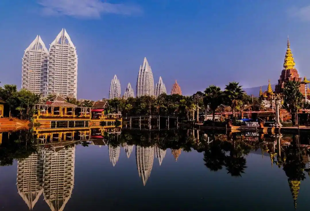 不再神秘的西双版纳，留在旧时光的德宏｜百家故事