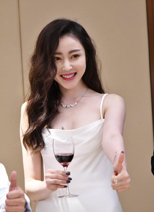 张天爱健身日常_娱乐圈 健身  明星_健身狂魔女艺人