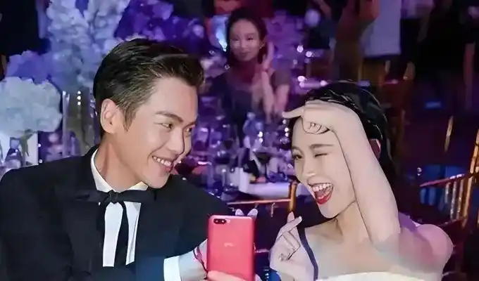 明星配偶爱情故事_娱乐圈夫妻有哪些照片_娱乐圈模范夫妻