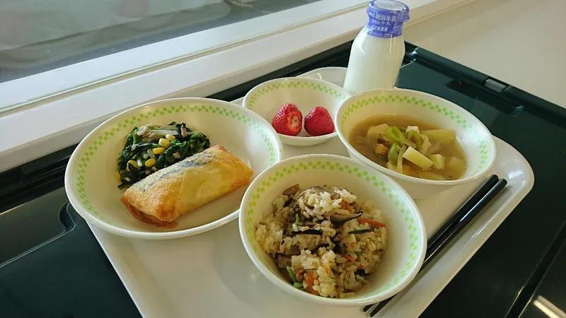 日本小学生校餐_三星校餐在线观看_日本校餐历史演变