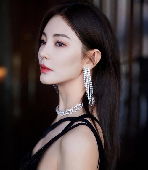 国内明星对比好莱坞明星_国内美女明星_抑郁的国内明星