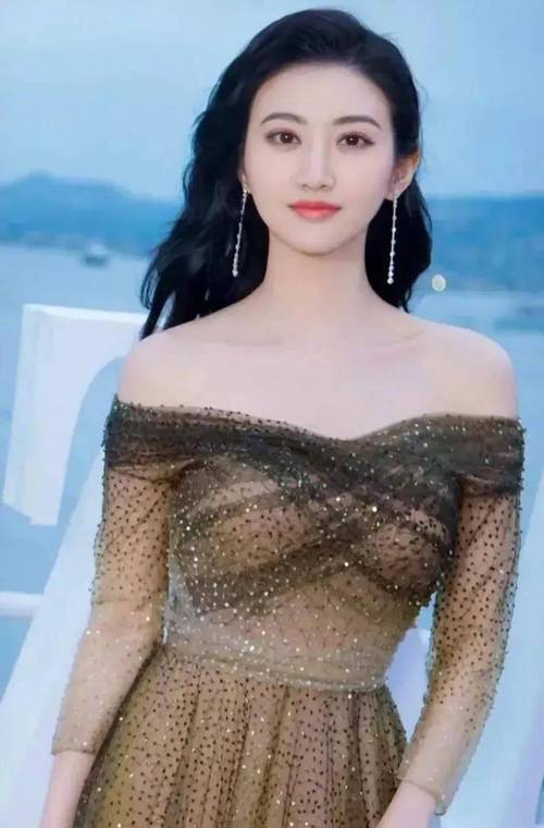 鼻梁塌却很漂亮的女星样_鼻梁超级塌的女星侧脸_哪些女明星是塌鼻梁